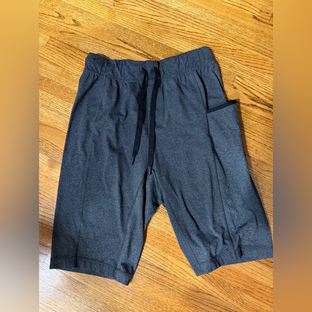 Lululemon Gray/Black Men’s Athletic Shorts Sz S